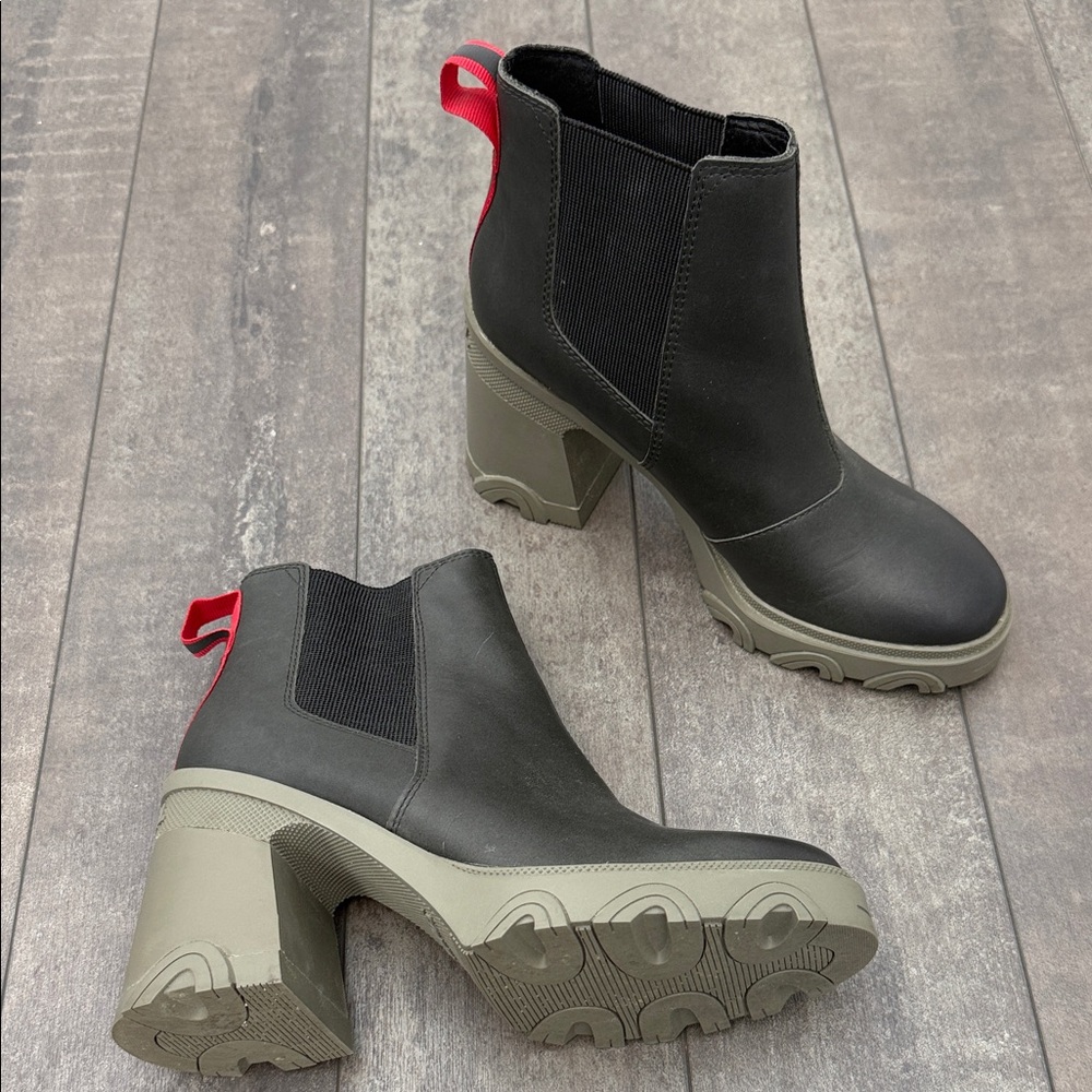 Like NEW! Leather Sorel Brex Heel Lug Chelsea Boot in Olive Green, size 8 - Picture 2 of 11